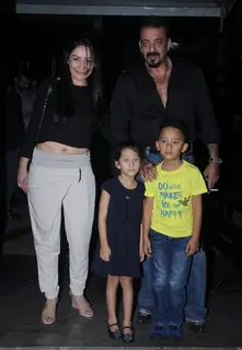 Sanjay Dutt snapped with Family while on their dinner outing
