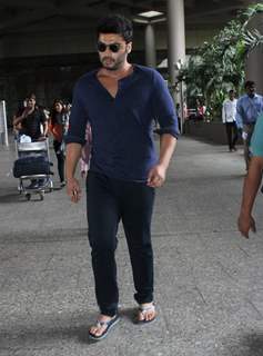 Arjun Kapoor Snapped at Airport!