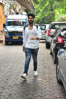 Kunal Rawal at Funeral of Arjun Kapoor's grandmother 'Sattee Shourie'