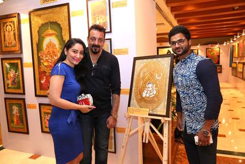 Sanjay Dutt and Manyata Dutt with Suvigya Sharma at Nargis Dutt Foundation's Art Event