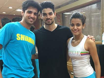 Sooraj Pancholi Rehearsing for IIFA with Shiamak's trainers