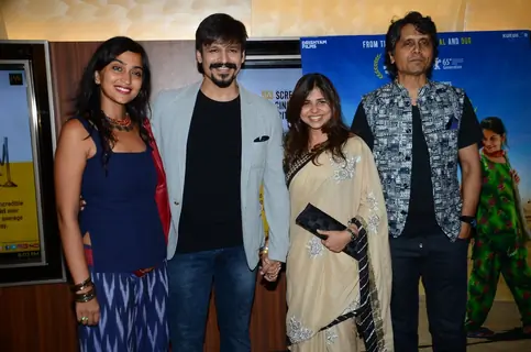 Vivek Oberoi with wife Priyanka, filmmaker and costume designer Elahe Hiptoola and  Nagesh Kukunoor