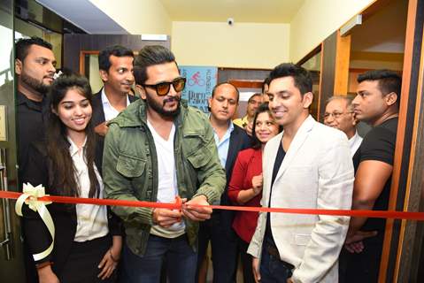 Riteish Deshmukh Launches Golds Gym in Delhi