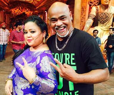 Vinod Kambli has a Blast on the sets of 'Comedy Nights Bachao'