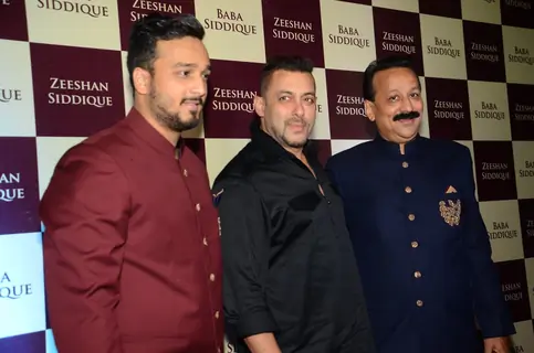 Salman Khan with Rohit Reddy at Baba Siddique's Iftaar Party 2016