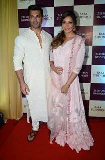 Karan Singh Grover & Bipasha Basu at Baba Siddique's Iftaar Party 2016