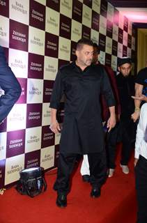 Salman Khan at Baba Siddique's Iftaar Party 2016