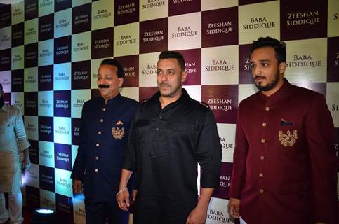 Salman Khan at Baba Siddique's Iftaar Party 2016