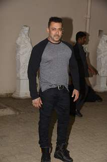 Salman Khan Pose for 'SULTAN' Photoshoot !