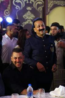 Salman Khan at Baba Siddique's Iftaar Party 2016