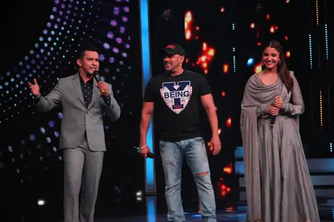 Salman Khan and Anushka Sharma Promote Sultan on 'Sa Re Ga Ma Pa'