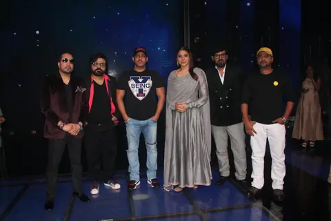 Salman Khan and Anushka Sharma Promote Sultan on 'Sa Re Ga Ma Pa'