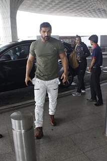 John Abraham Snapped at Airport