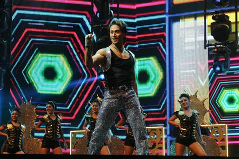 Tiger Shroff performing at Star Studded 'IIFA AWARDS 2016'