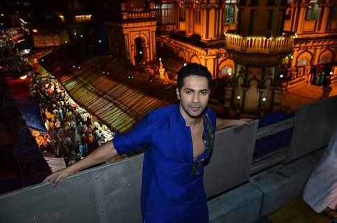 Varun Dhawan Celebrates 'Ramzan' at Mohammed Ali Road