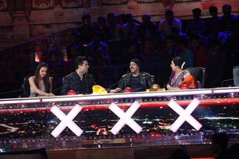 Salman Khan and Karan Johar Promotes 'Sultan' on the sets of 'India's Got Talent 7'