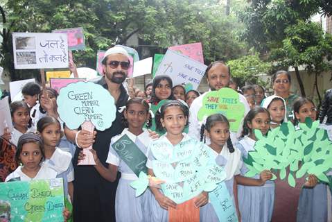 Ajaz Khan poses with children at 'Van Mahotsav Week'