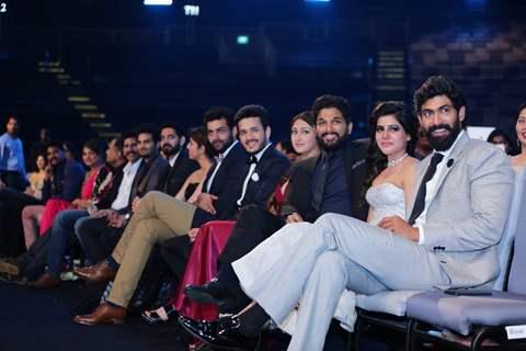 Rana Daggubati, Allu Arjun, Akhil Akkineni and Sayesha Saigal at SIIMA Awards 2016