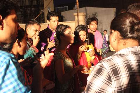 Kuch Rang Pyar Ke Aise Bhi Cast Celebrates Iftaari Party!