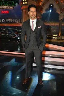 Varun Dhawan Promotes 'Dishoom' on India's Got Talent