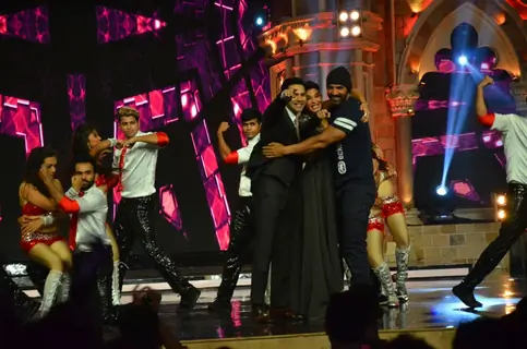 Varun Dhawan, Jacqueline Fernandes and John Abraham Promotes 'Dishoom' on India's Got Talent