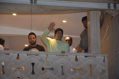 Salman khan celebrates EID 2016 with his body guard Shera at Galaxy Appartment