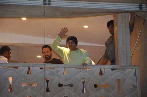 Salman khan celebrates EID 2016 with his body guard Shera at Galaxy Appartment