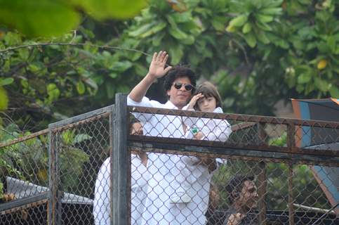 King khan and AbRam Khan on EID 2016 meet!