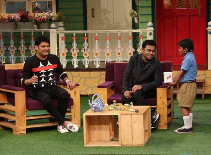 A R Rahman interacting with fans on the sets of The Kapil Sharma Show