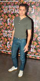 Imran Khan snapped  at '[SOCIAL]'