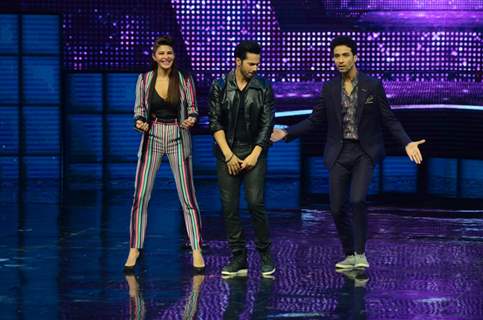 Varun, Jacqueline with Raghav on Dance Plus for Dishoom Promotions!