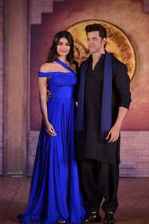 Beauty Pooja Hegde and Handsome Hrithik Roshan at Mohenjo Daro Event!