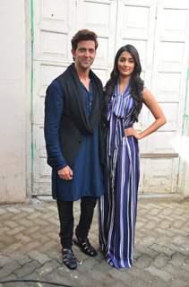 Hrithik Roshan and Pooja Hegde Promotes Mohenjo Daro!