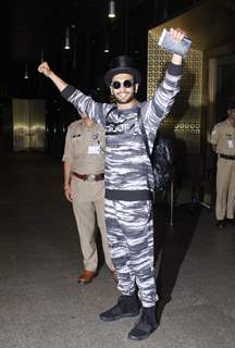 Ranveer Singh posing at airport!