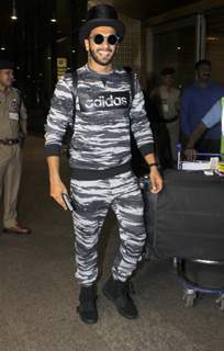 Ranveer Singh posing at airport!