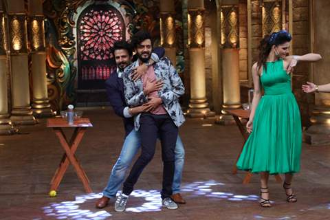 Vivek, Riteish and Urvashi Promotes 'Great Grand Masti' on 'Comedy Nights Bachao'