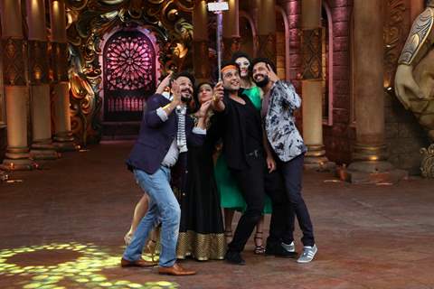 RFiteish, Vivek, Urvashi, Bharti and Krushna Promotes 'Great Grand Masti' on 'Comedy Nights Bachao'