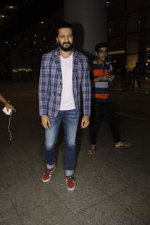 Riteish Deshmukh spotted at airport