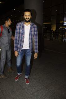 Riteish Deshmukh spotted at airport