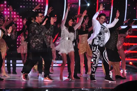 Jacqueline, Karan and Ganesh performs during shoot of Jhalak Dikhhlaa Jaa 9 Premiere