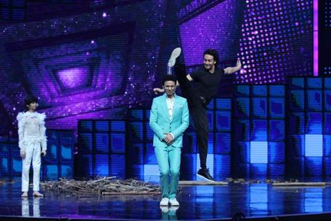 Raghav Juyal and Tiger Shroff Promotes 'A Flying Jatt' on Dance +