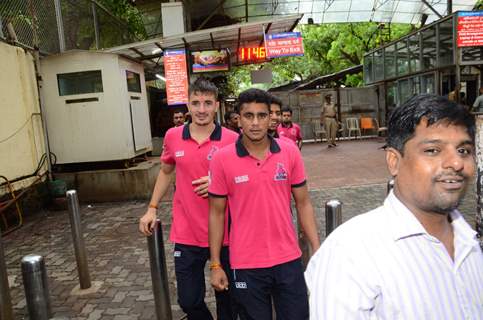 Abhishekh Bachchan at Siddhivinayak Temple with Puneri Paltan