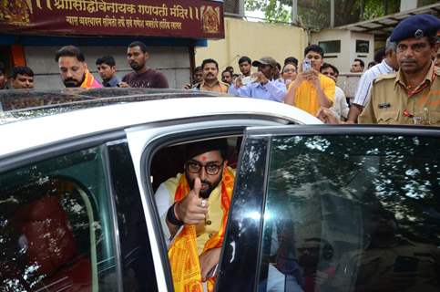 Abhishekh Bachchan at Siddhivinayak Temple with Puneri Paltan