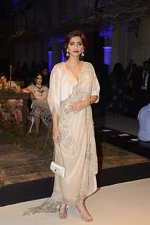 Sonam Kapoor Sizzles at Day 3 of FDCI India Couture Week