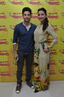 Rajeev Khandelwal and Gauahar Khan Promotes 'Fever' on Radio Mirchi