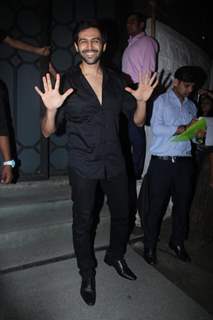 Kartik Aaryan at Jitesh Pillai's Bday Bash!