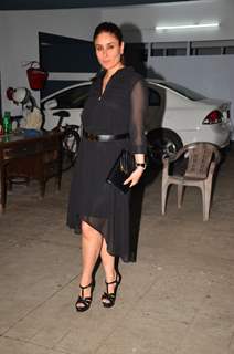 Kareena Kapoor snapped outside Sanjay Kapoor's residence
