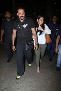 Sanjay Dutt with Manyata Dutt spotted at airport!