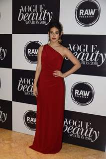 Amyra Dastur at Vogue Beauty Awards 2016