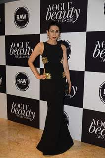 Karisma Kapoor at Vogue Beauty Awards 2016